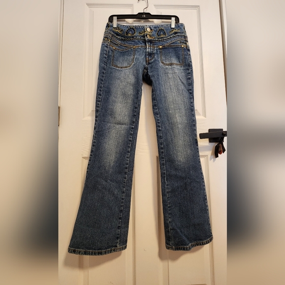 Bisou Bisou embroidered size 8 jeans. Vintage lowrise. - Picture 3 of 5